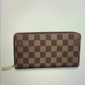 Louis Vuitton Zippy Wallet